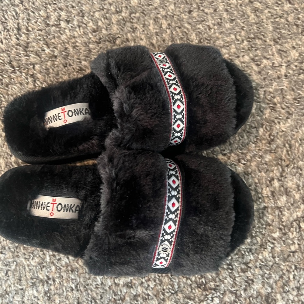 Never worn fuzzy flip-flops size 7